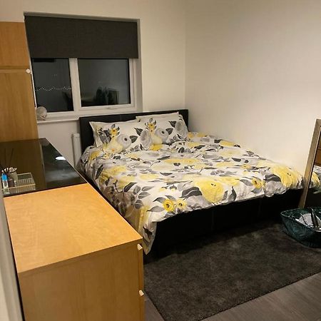 New Modern King Size Room With Ensuite And Parking Манчестър Екстериор снимка